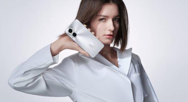 Új okosmobillal erősít a Huawei