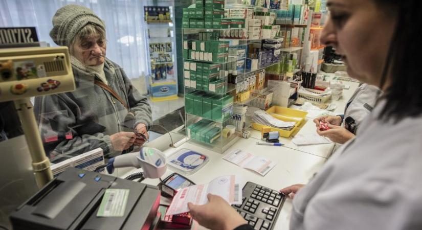 Már a patikákban is spórolnak a magyar betegek