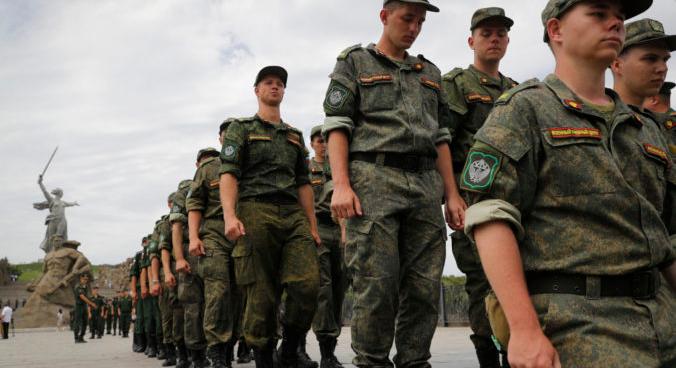 Egy orosz pszichiáter arra buzdítja az öngyilkos hajlamú férfiakat, hogy lépjenek be a hadseregbe