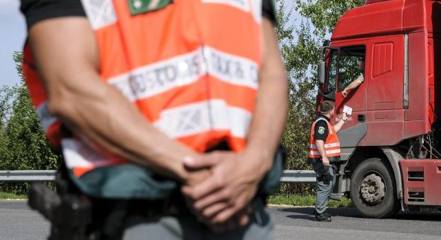 A titkosszolgálat és a TEK is kivonult: nagyszabású bűnügyi akció az ártándi határátkelőnél