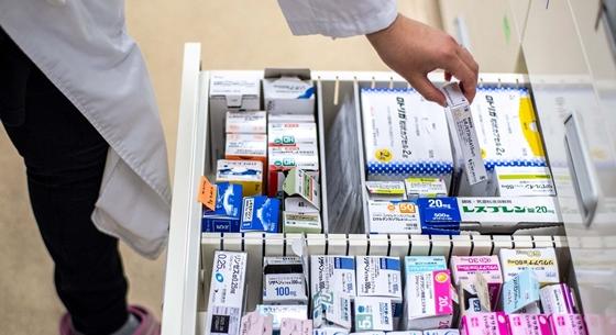 Már a vényköteles gyógyszereken is spórolnak a magyarok