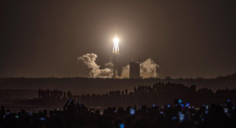 NASA: 2024-ben már emberrel a fedélzeten indul útnak a Hold-program