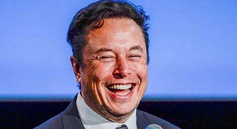 Kiröhögte, majd kirúgta súlyos betegségben szenvedő alkalmazottját Elon Musk
