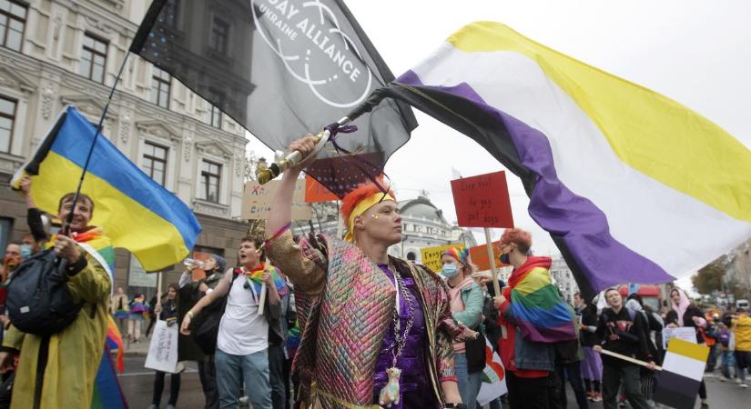 Törvénytervezetet fogadtak el Ukrajnában a melegházasságról