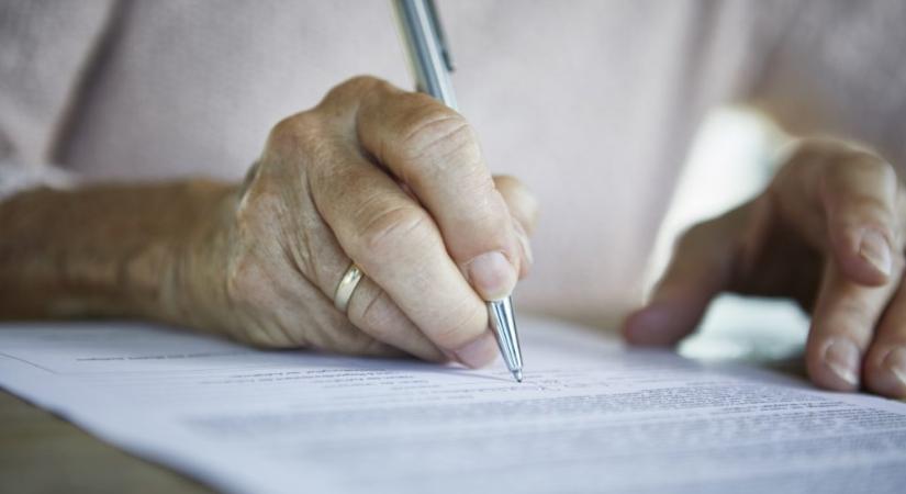 Panaszt tett a 91 éves brit nő a banknál, de közölték, hogy már halott