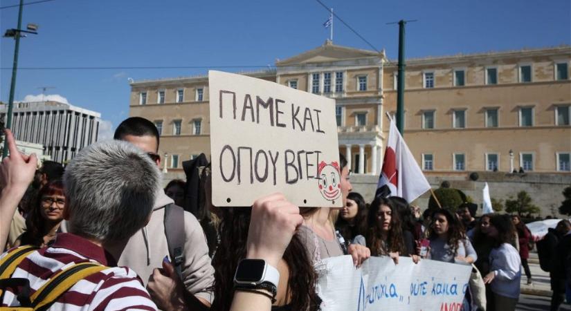 Forrnak az indulatok Athénban az ország legsúlyosabb vasúti tragédiája miatt