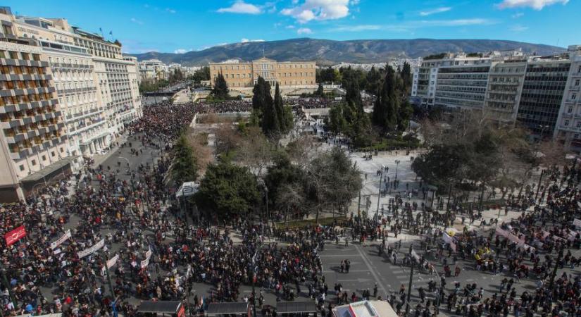Tömegek vonultak utcára Görögországban, hogy így követeljék ki az elmaradt vasúti fejlesztéseket