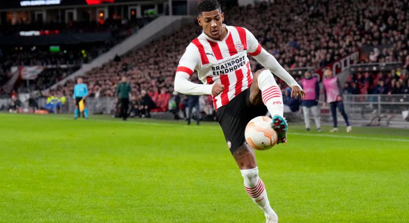 Eredivisie: a következő szezonban is a PSV-nél szerepel kölcsönben a rutinos holland hátvéd! – Hivatalos