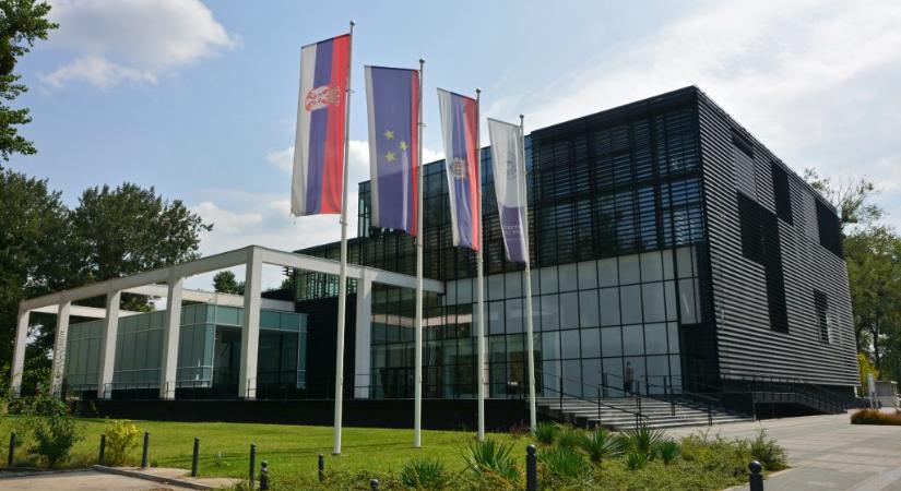 Szerbiában 27 egyetemi karon emelték meg a tandíj összegét