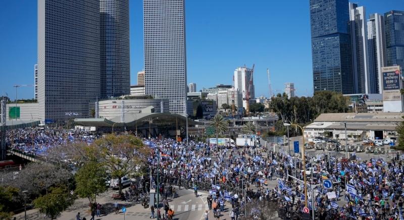 Izraelben a tüntetők megakadályoznák, hogy Netanjáhú kijusson a repülőtérre
