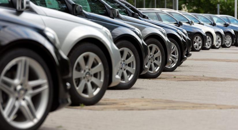 Ukrajnának adományozzák az ittas vezetésen kapott sofőrök autóit Lettországban