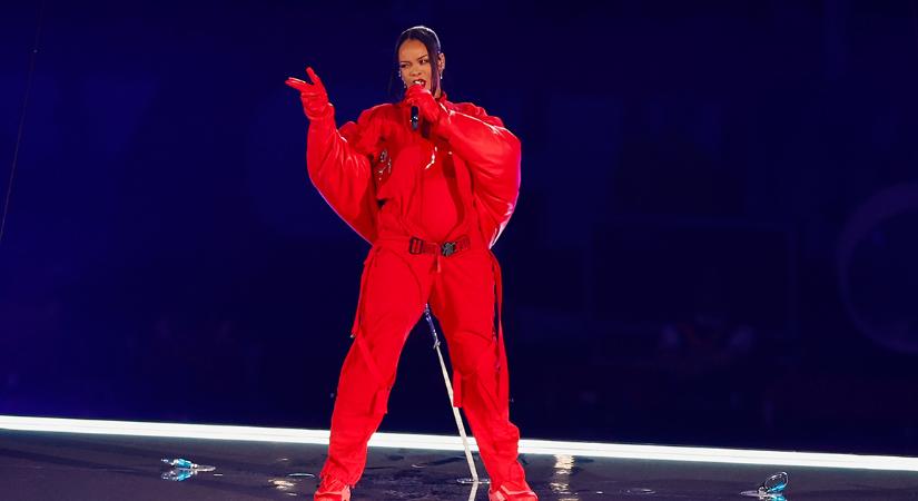 Egy nyugdíjas klub lakói eltáncolták Rihanna félidős show-ját