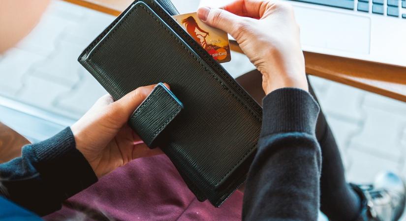 Emelkedő pályán a lakossági bankolók száma