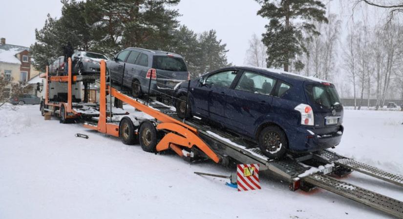 Ukrajnának adományozza a részeg sofőröktől elkobzott autókat Lettország
