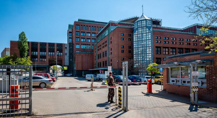 Népszava: Sokan még az első idei fizetést várják a Honvédkórházban