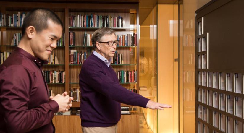 Bill Gates elárulta, milyen mintákat tart a dolgozószobájában
