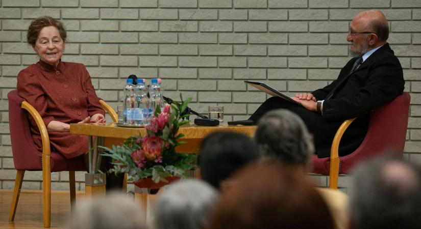 Péczely Sarolta Kodály Zoltán tárgyi és szellemi hagyatékának szimbolikus koronaőre – galériával