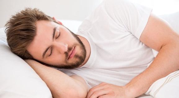 Egy órával kevesebb alvást, négy nap alatt lehet pótolni – mondja egy friss kutatás