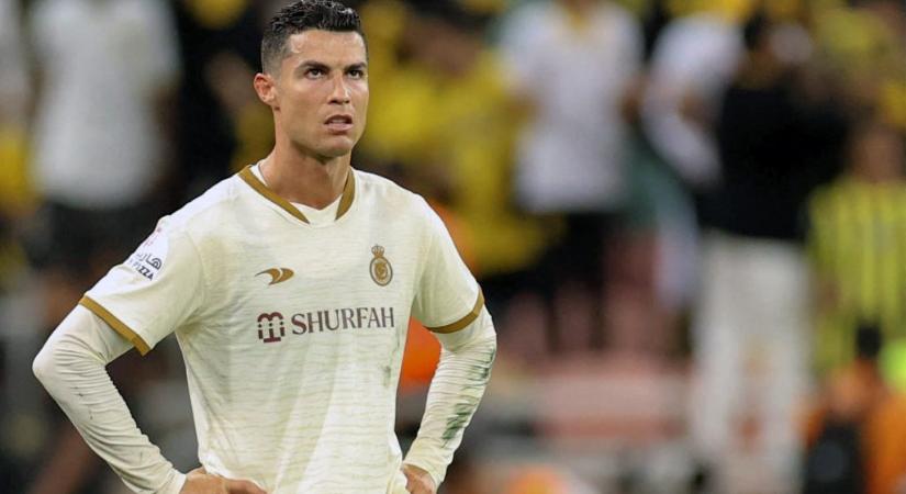 Ronaldo mérlege a szaúdi rangadón: borzalmas szabadrúgás, messiző ellendrukkerek, dühöngés, felrúgott vizespalackok
