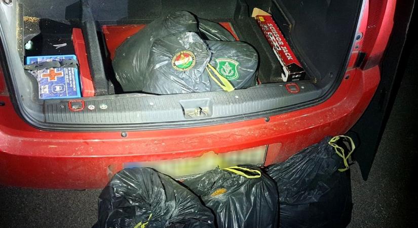 Mosópornak álcázta az 50 kiló illegális dohányt egy női sofőr Baranyában