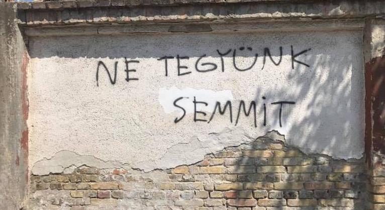 Kedves politikusok, meg szabad bukni! – Selmeci János jegyzete