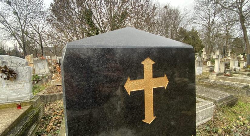 Nyomoz a rendőrség a Farkasréti temetőben felállított Szálasi-emlékmű miatt