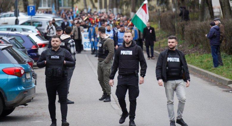 Szabadság napi felvonulás kevesebb szabadsággal