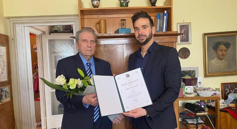 A hosszú élet titkát tudta meg Barcsa Lajos, Debrecen alpolgármestere a 95 esztendős Polgár Sándor Zoltántól