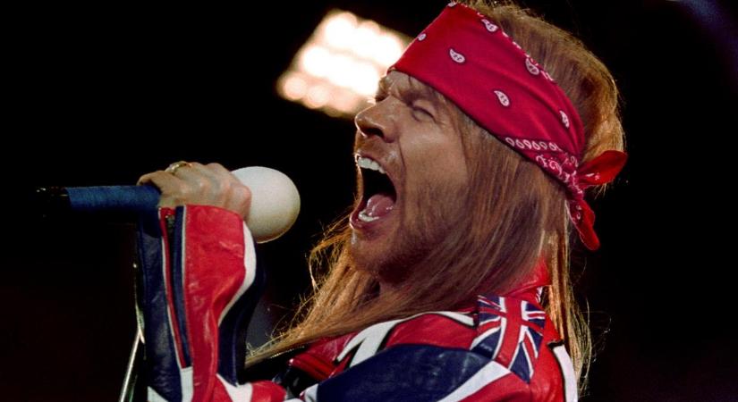 Kirúgta a Guns N' Roses énekesét, most veri a fejét a falba – Budapesten él Axl Rose régi magyar főnöke... megtaláltuk!