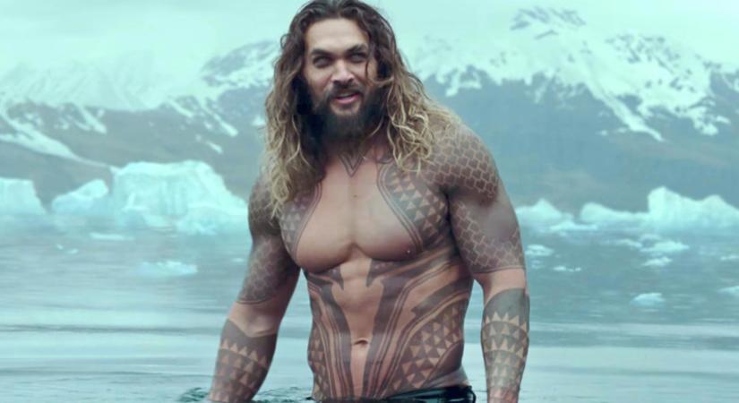 Jason Momoa már megint a pucér hátsóját mutogatja (képek)