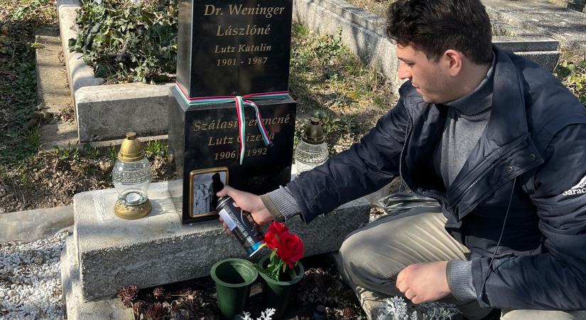 Fekete festékkel fújták le Szálasi képét és a nyilaskeresztet a Farkasréti temetőben DK-s fiatalok