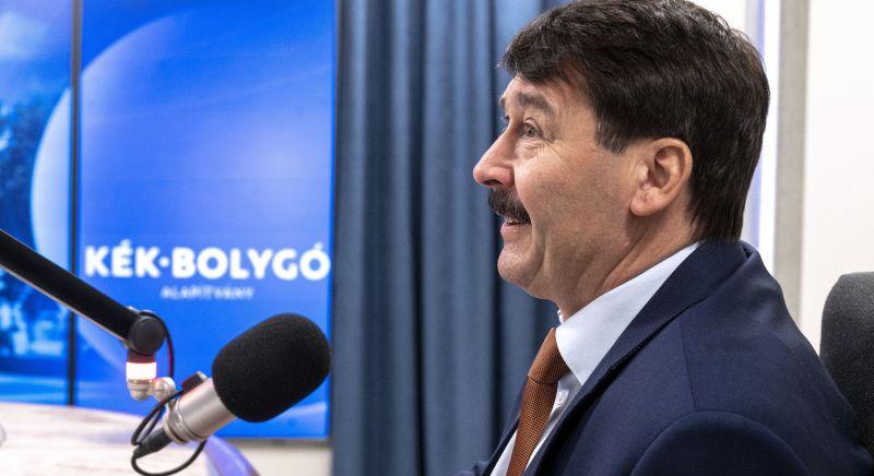 Kivágták Áder János podcastjából a Fidesz irányvonalába nem illő tényeket