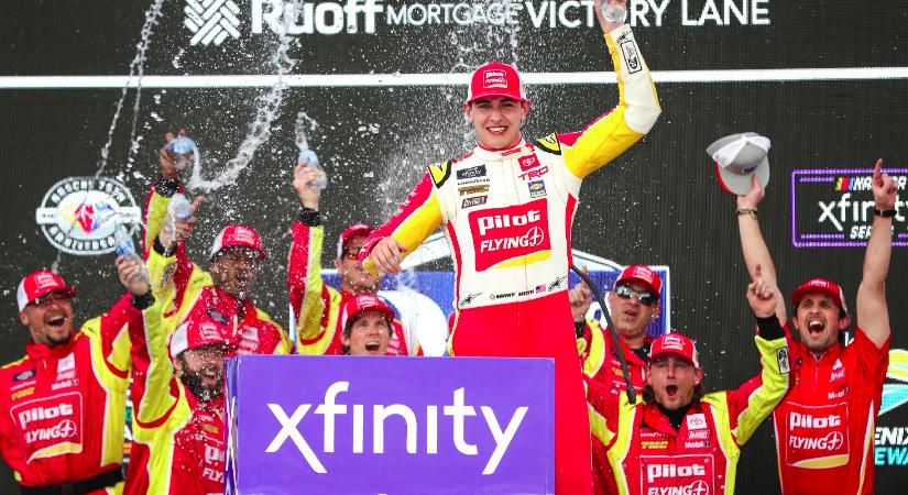 NASCAR: Tinédzser győztest és egymást ölő csapattársakat hozott a phoenixi futam