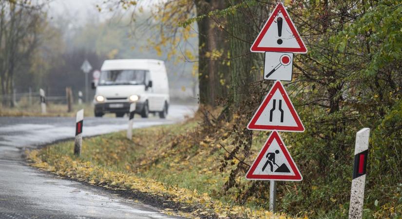 Hamarosan megújul az Iváncsát és Pusztaszabolcsot összekötő út