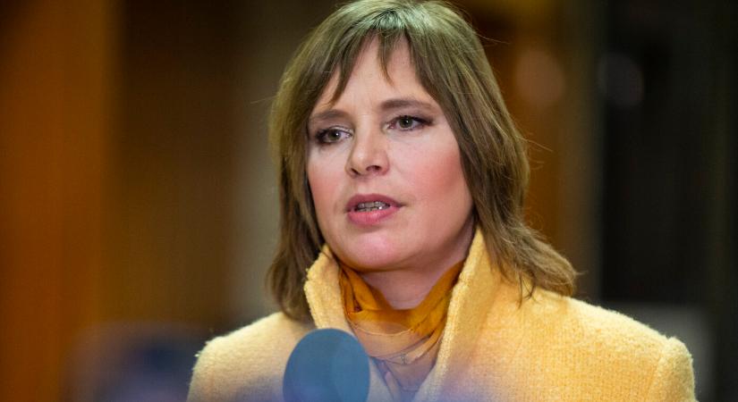Remišová minisztériuma luxus bútorokat vásárolt 31 ezer euróért