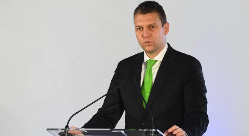 Menczer Tamás: Aki nem akar azonnali tűzszünetet, az háborúpárti