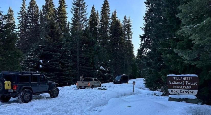 Drónra kötött telefonnal küldtek SOS-üzenetet a hóban rekedt túrázók