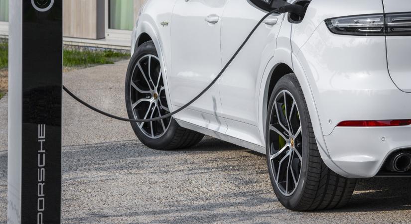 Hivatalos: újabb Porsche dobja el benzinmotorját