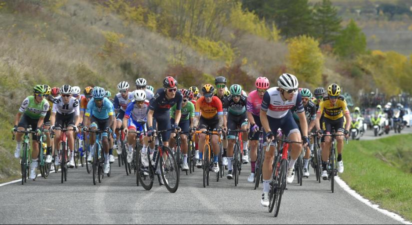 Nem mehet át a Vuelta mezőnye Franciaországba