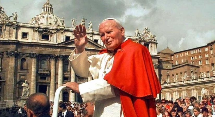Semjén Zsolt: a leghatározottabban visszautasítjuk a Szent II. János Pál pápa lejáratását célzó kampányt