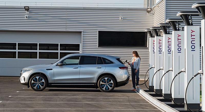 Elérhetetlen elektrifikációs célokat lát az autóipar