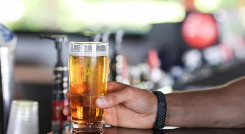 Öt mítosz az alkohol hatásairól: igaz vagy sem, hogy a pálinka segíti az emésztést, a gyógysör pedig jó a másnaposságra?