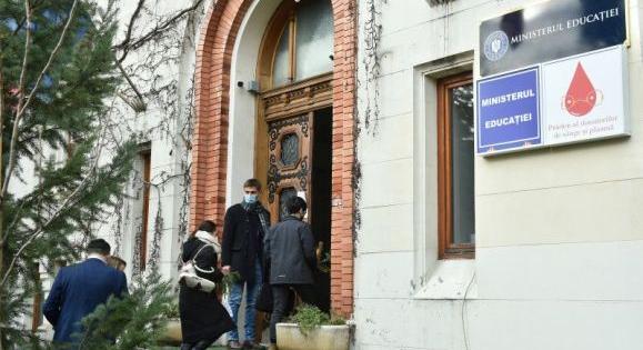 Januárban csaknem 1,279 millióan dolgoztak a közszférában