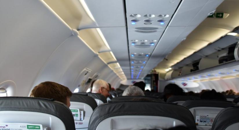 Egy stewardess elárulta, mi történik a gépen elhunytak holttestével