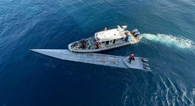 Holttesteket és három tonna kokaint találtak egy tengeralattjárón Kolumbiánál