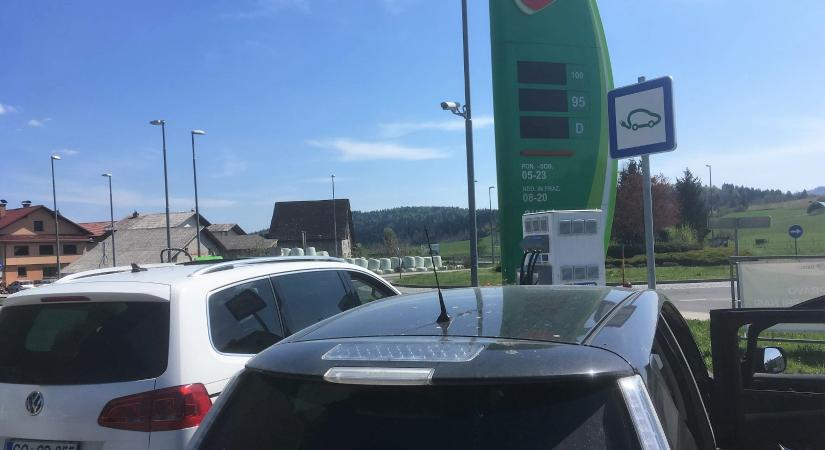 Plugee töltők is érintettek a MOL szlovén benzinkút-eladásában