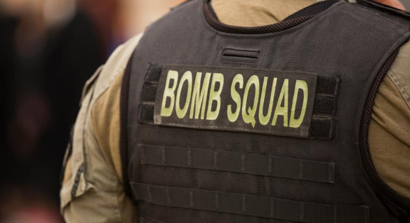 Három iskolát űrítettek ki a bombák után kutató zalai rendőrök: kiskorú lehetett a terrorfenyegető