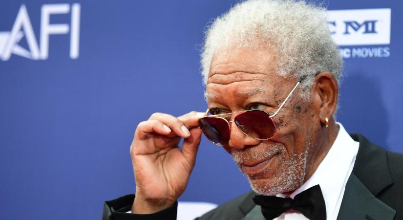 Szomorú oka van annak, hogy Morgan Freeman fél pár kesztyűben jelent meg az Oscar-gála színpadán
