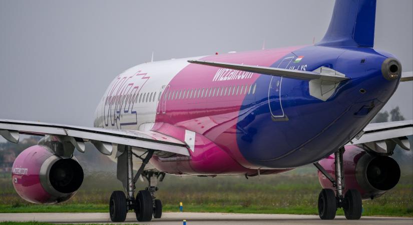 Összeakadt két Wizz Air gép egy romániai repülőtéren