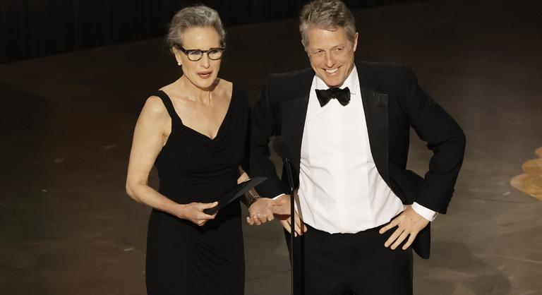 Elképesztően kínos beszélgetés zajlott le Ashley Graham és Hugh Grant között az Oscar-gálán